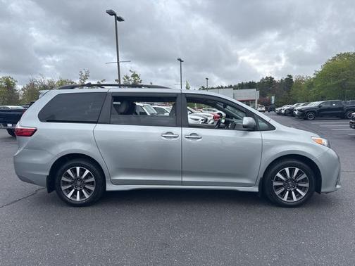2019 Toyota Sienna XLE