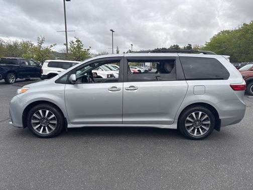 2019 Toyota Sienna XLE