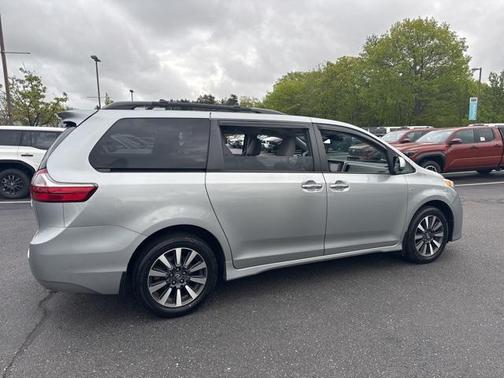 2019 Toyota Sienna XLE