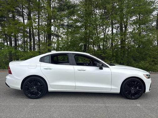 2024 Volvo S60 B5 Plus Black Edition
