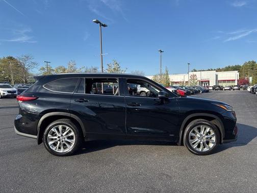 2022 Toyota Highlander Hybrid Limited