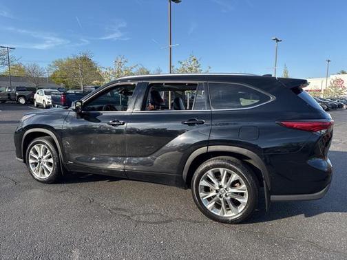 2022 Toyota Highlander Hybrid Limited