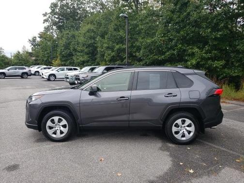 Photo 5 of 23 of 2019 Toyota RAV4 LE