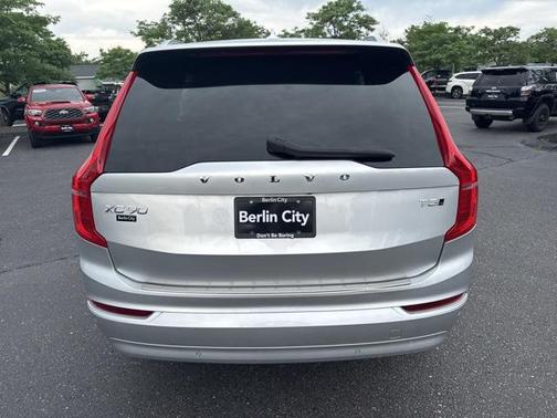 2022 Volvo XC90 T5 Momentum