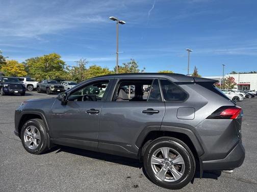 2022 Toyota RAV4 Hybrid LE