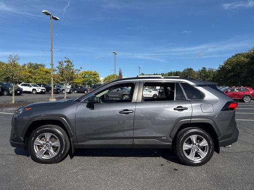 2022 Toyota RAV4 Hybrid LE