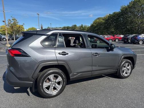 2022 Toyota RAV4 Hybrid LE