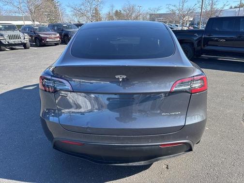 2022 Tesla Model Y Long Range Dual Motor All-Wheel Drive