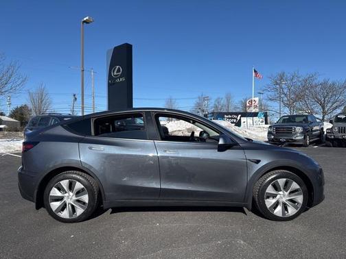 2022 Tesla Model Y Long Range Dual Motor All-Wheel Drive