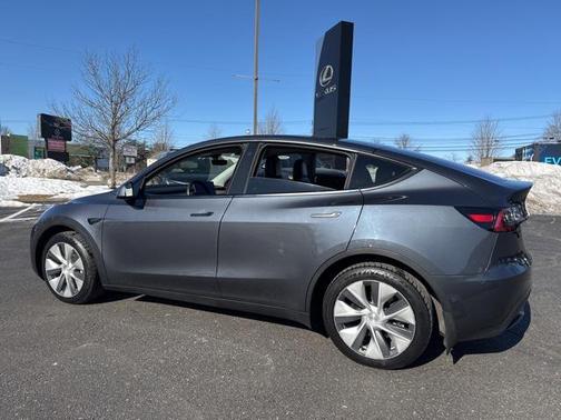 2022 Tesla Model Y Long Range Dual Motor All-Wheel Drive