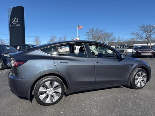 2022 Tesla Model Y Long Range Dual Motor All-Wheel Drive