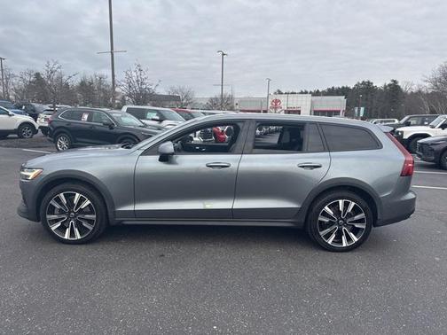 2021 Volvo V60 Cross Country T5