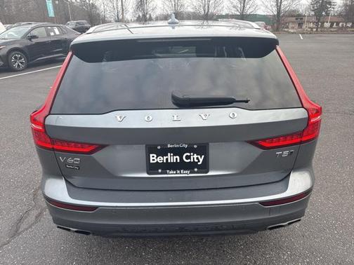 2021 Volvo V60 Cross Country T5