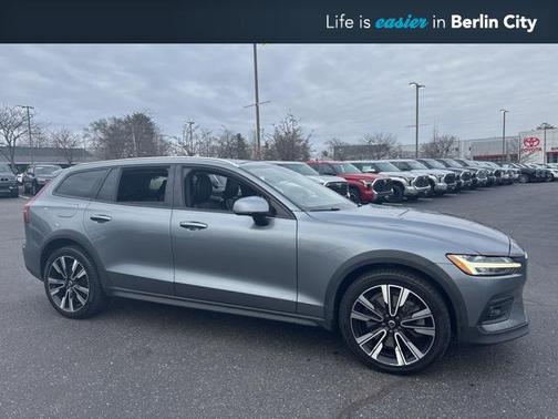 2021 Volvo V60 Cross Country T5