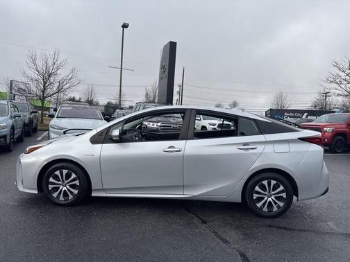 2021 Toyota Prius LE