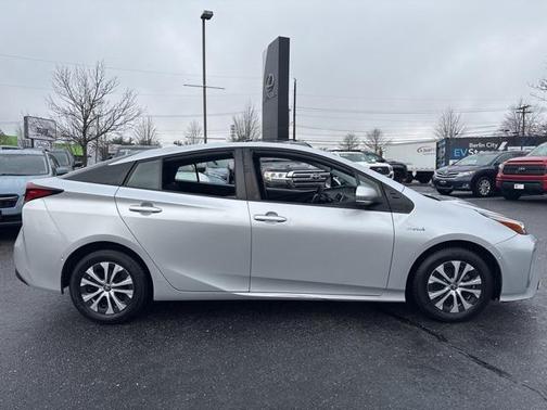 2021 Toyota Prius LE