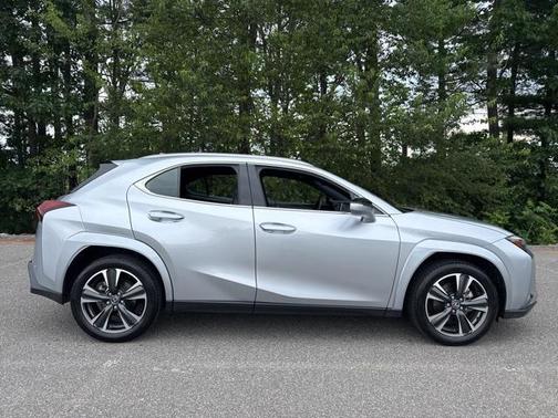 2025 Lexus UX 300h Premium