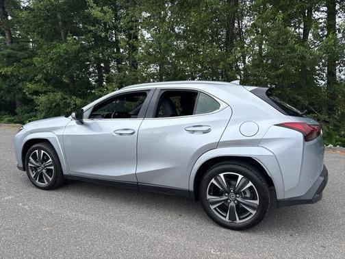 2025 Lexus UX 300h Premium