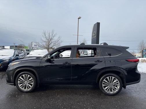 2023 Toyota Highlander Platinum