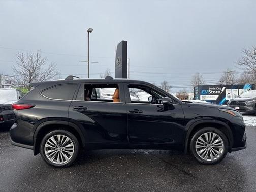 2023 Toyota Highlander Platinum