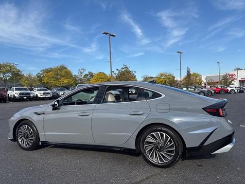 2024 Hyundai SONATA Hybrid Limited