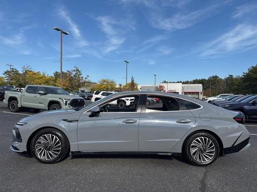 2024 Hyundai SONATA Hybrid Limited