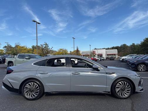 2024 Hyundai SONATA Hybrid Limited