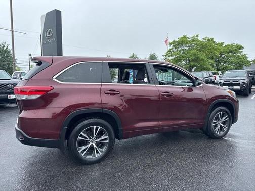 2017 Toyota Highlander LE
