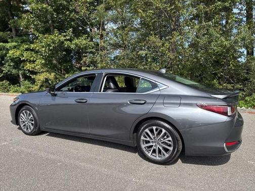 2024 Lexus ES 300h Base