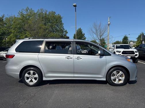 2020 Toyota Sienna LE