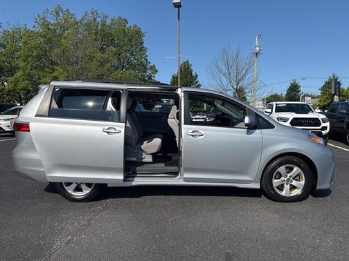 2020 Toyota Sienna LE