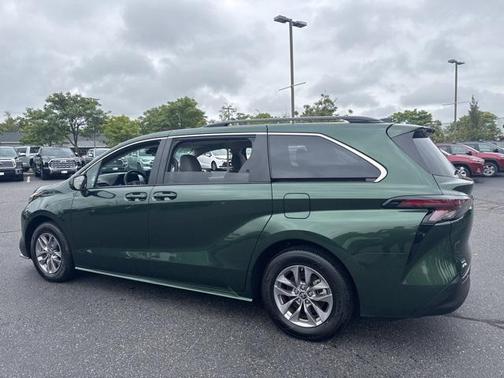 2024 Toyota Sienna LE