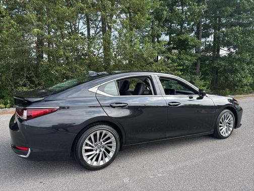 2023 Lexus ES 300h Luxury