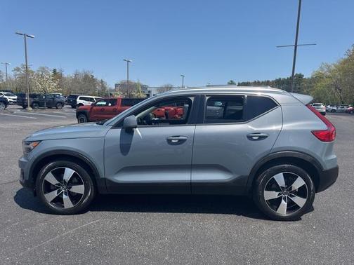 2020 Volvo XC40 T5 Momentum