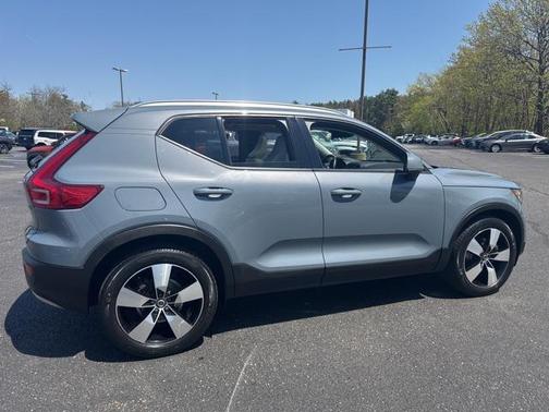 2020 Volvo XC40 T5 Momentum