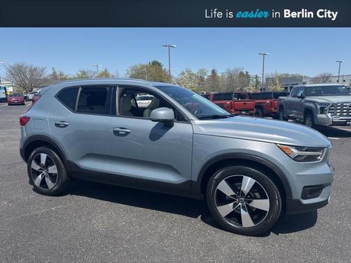2020 Volvo XC40 T5 Momentum