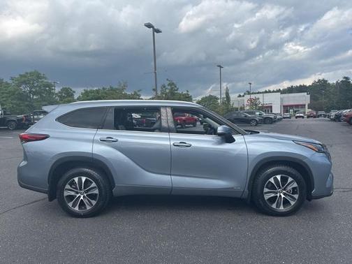 2022 Toyota Highlander Hybrid XLE