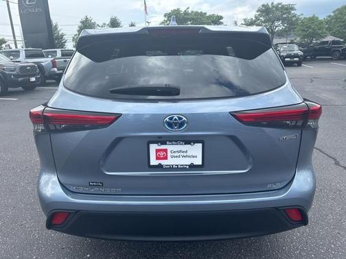 2022 Toyota Highlander Hybrid XLE