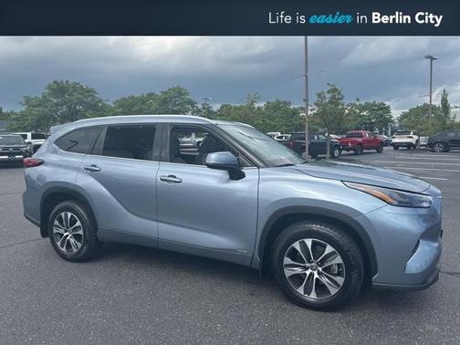 2022 Toyota Highlander Hybrid XLE