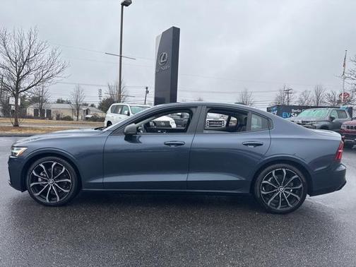 2024 Volvo S60 B5 Core Dark Theme