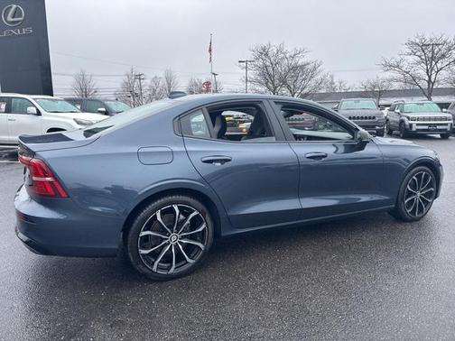 2024 Volvo S60 B5 Core Dark Theme