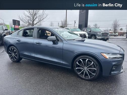 2024 Volvo S60 B5 Core Dark Theme