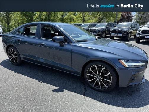 2024 Volvo S60 B5 Core Dark Theme