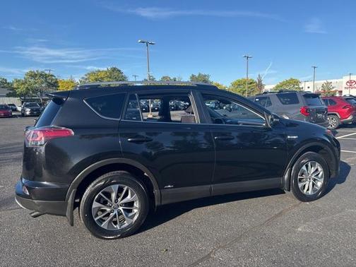 2017 Toyota RAV4 Hybrid XLE