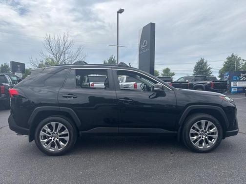 2022 Toyota RAV4 XLE Premium