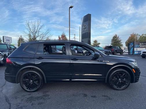 2022 Volkswagen Tiguan 2.0T SE R-Line Black 4MOTION