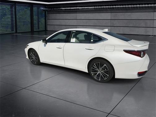 2025 Lexus ES 300h Base