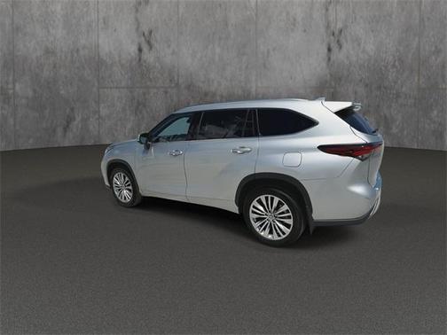 2024 Toyota Highlander Hybrid Platinum