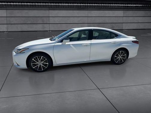 Eminent White Pearl 2025 Lexus ES 300h Premium