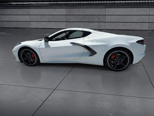 Arctic White 2022 Chevrolet Corvette Stingray w/2LT